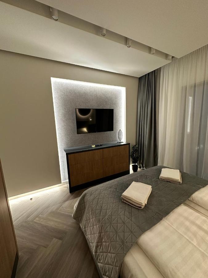Luxury By The Lake Ap 28 Sibiu Luaran gambar